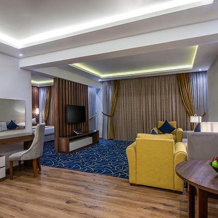 The Palace Hotel Suites Khamis Mushait Exterior photo