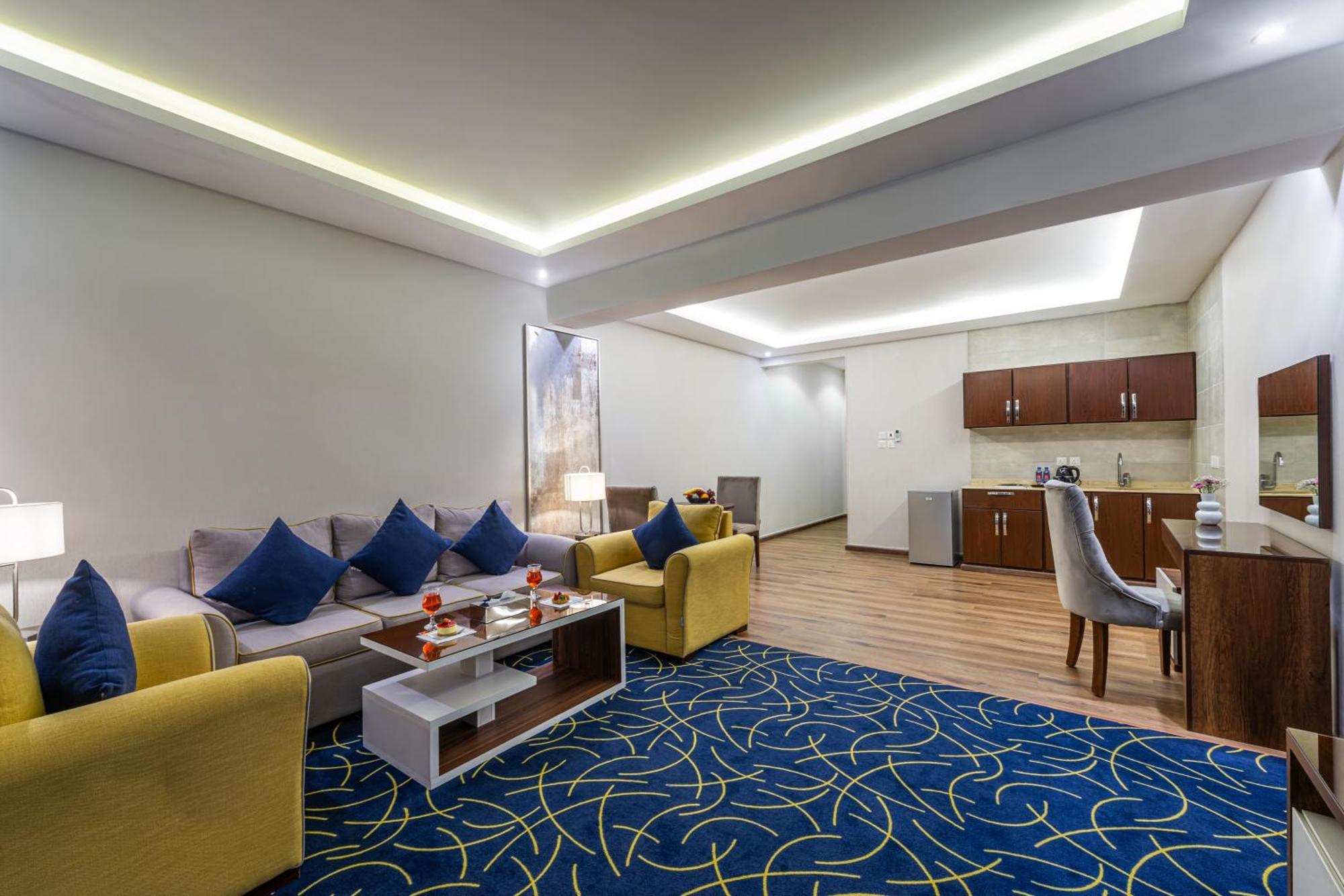 The Palace Hotel Suites Khamis Mushait Exterior photo