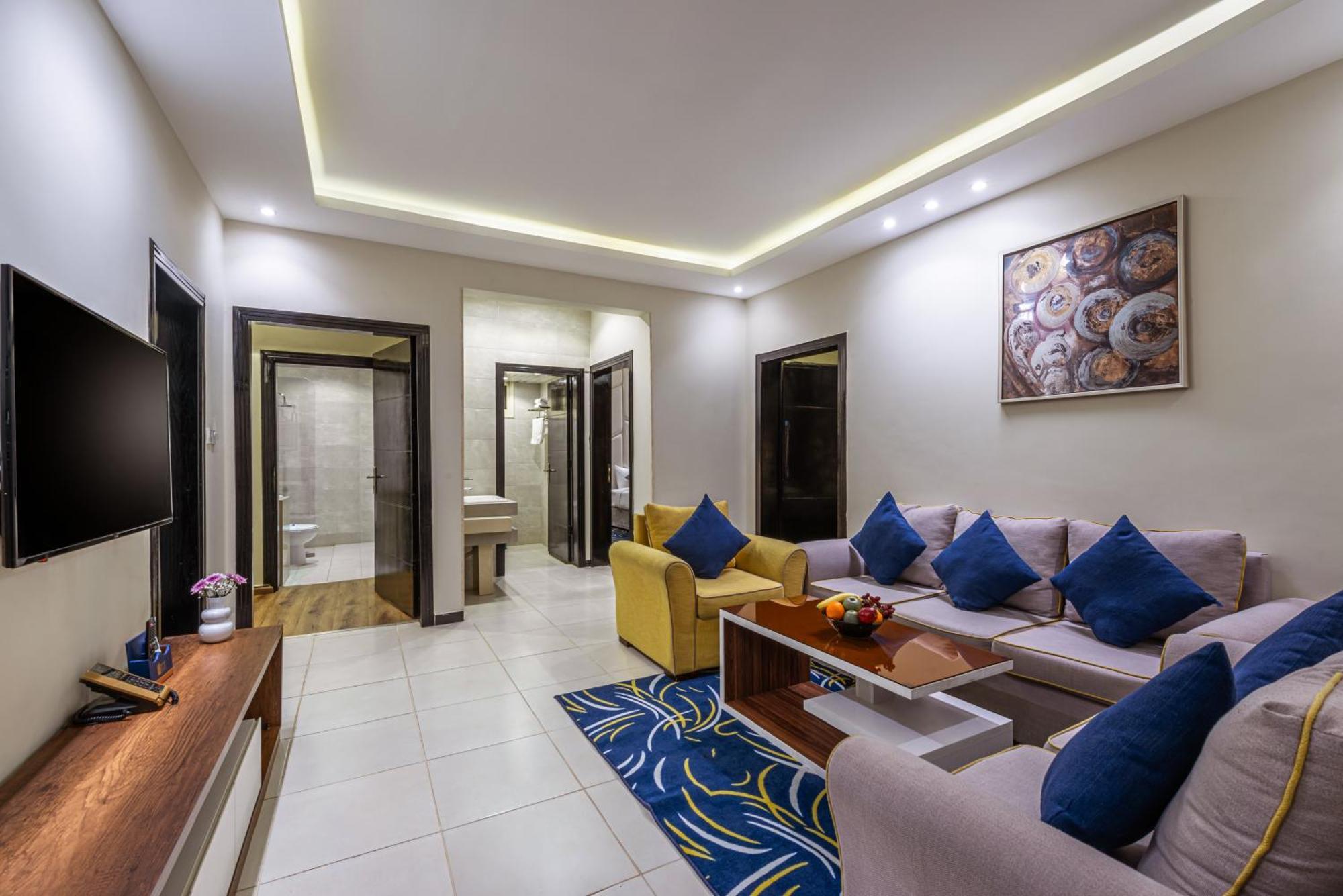 The Palace Hotel Suites Khamis Mushait Exterior photo