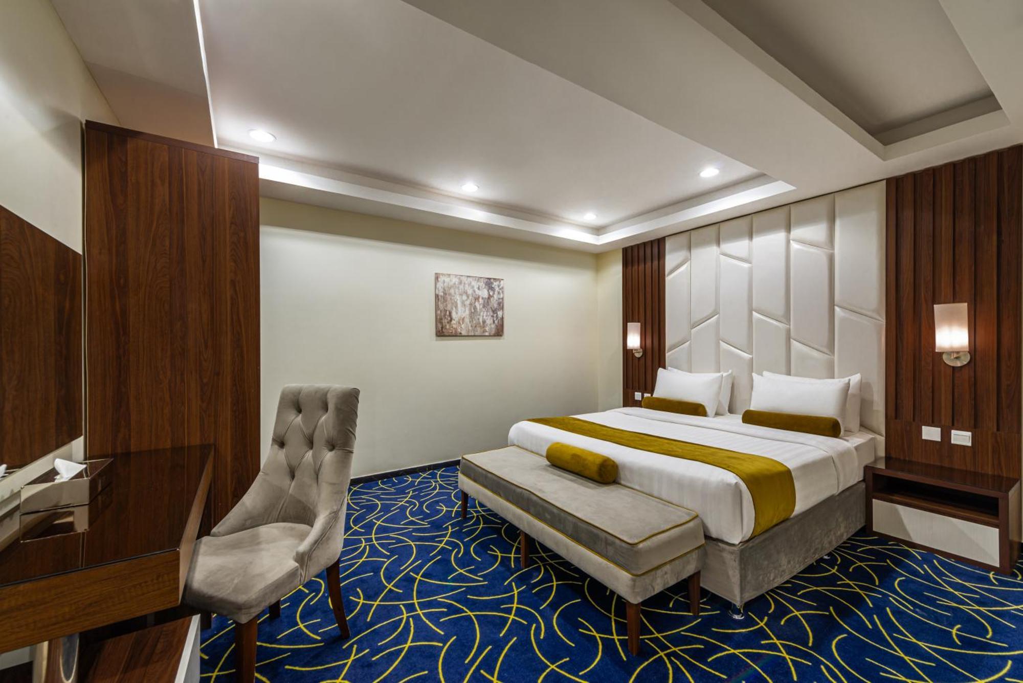 The Palace Hotel Suites Khamis Mushait Exterior photo