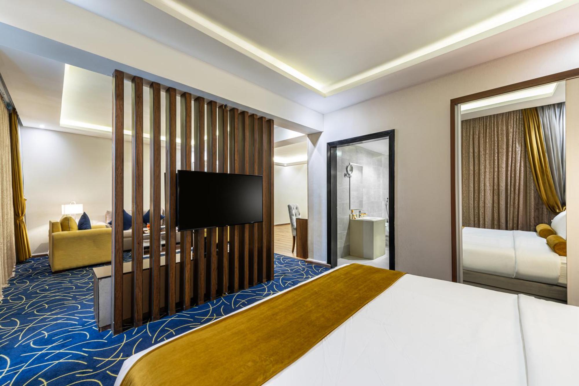 The Palace Hotel Suites Khamis Mushait Exterior photo