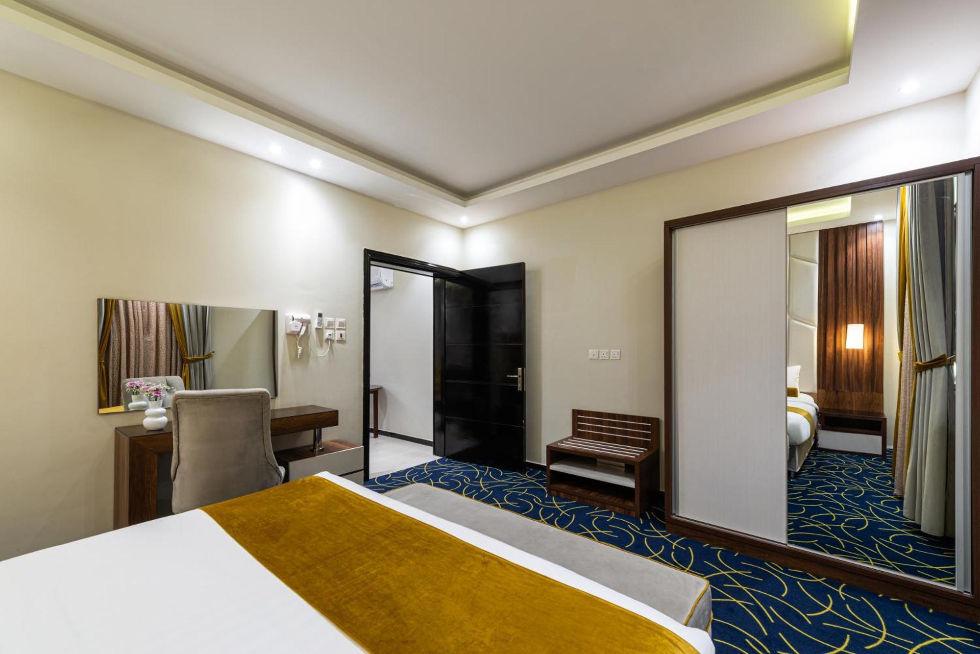 The Palace Hotel Suites Khamis Mushait Exterior photo